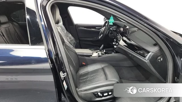 BMW 5 Series (G30) 2019 Черный из Кореи, фото 2