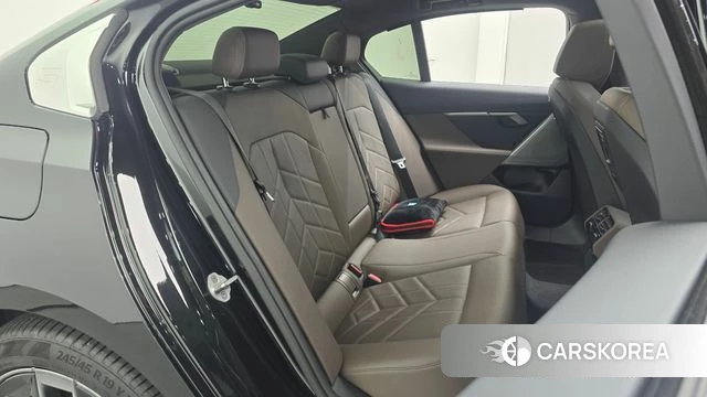 BMW 5 Series (G60) 2023 Черный из Кореи, фото 2