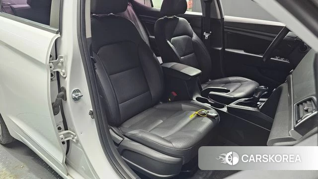 Hyundai Avante AD 2018 Белый из Кореи, фото 2