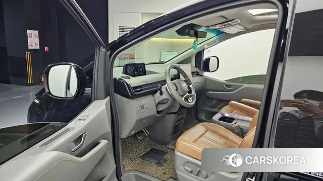 Hyundai Staria 2024 Черный из Кореи, фото 2