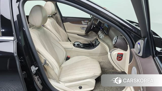 Mercedes-Benz E-Class W213 2018 Черный из Кореи, фото 2