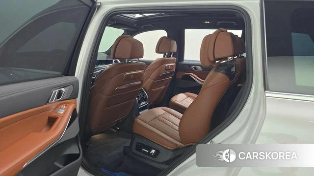 BMW X7 (G07) 2024 Белый из Кореи, фото 2