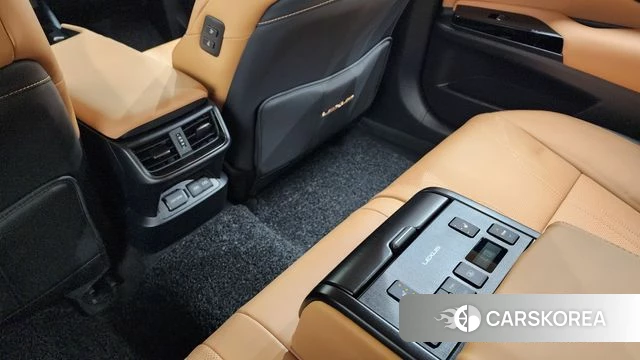 Lexus ES300h 7th generation 2023 Белый из Кореи, фото 2
