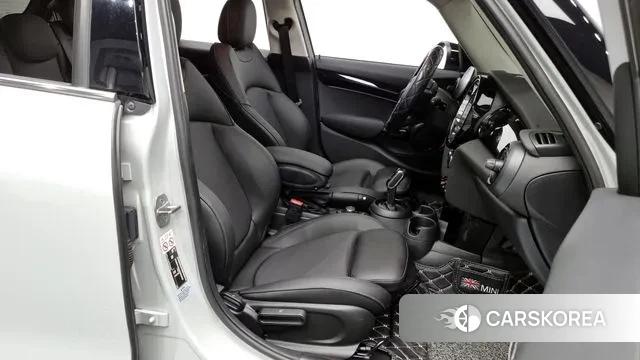 Mini Cooper 2021 Серебряный из Кореи, фото 2