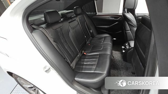 BMW 5 Series (G30) 2019 Белый из Кореи, фото 2