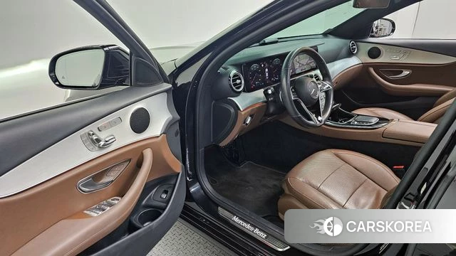 Mercedes-Benz E-Class W213 2021 Черный из Кореи, фото 2