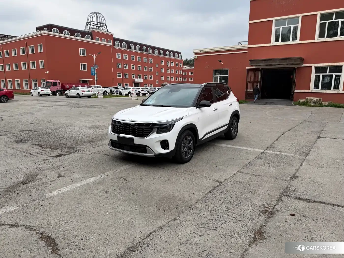 Kia Seltos 2023 Белый из Китая, фото 2