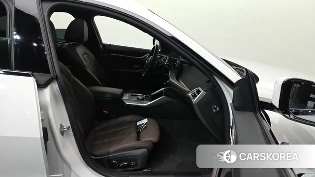 BMW 4 Series (G22) 2025 Белый из Кореи, фото 2