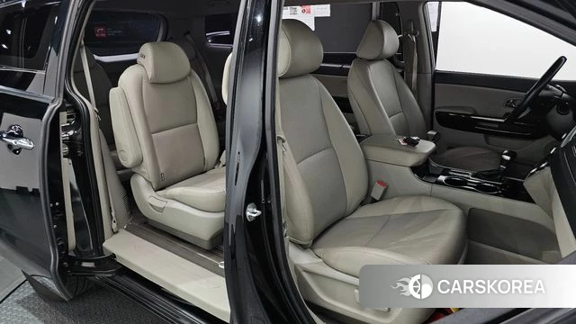 Kia The New Carnival 2018 Черный из Кореи, фото 2