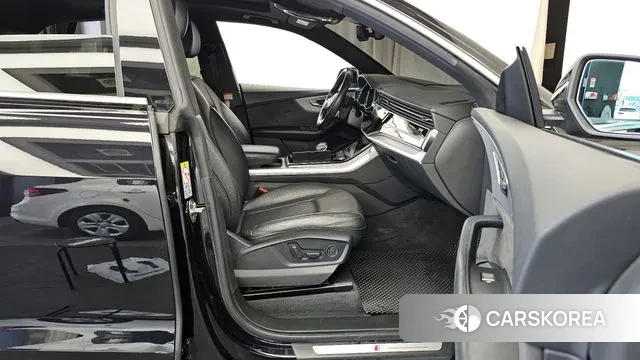 Audi Q8 (4M) 2020 Черный из Кореи, фото 2