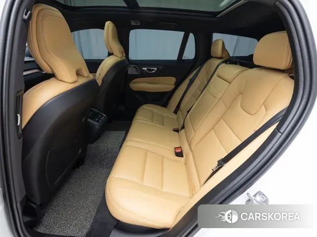 Volvo V60 Cross-Country 2nd Generation 2020 Белый из Кореи, фото 2
