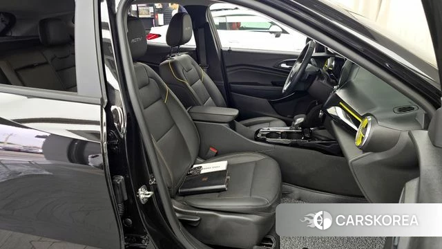 Chevrolet (GM Daewoo) Trax Crossover 2024 Черный из Кореи, фото 2