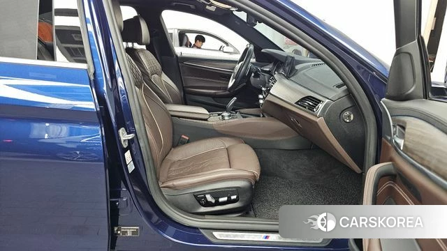 BMW 5 Series (G30) 2018 Синий из Кореи, фото 2