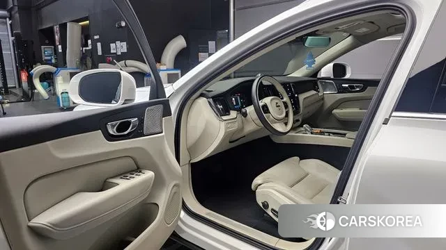 Volvo XC60 second Generation 2021 Белый из Кореи, фото 2