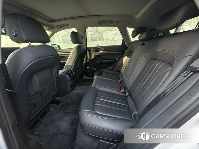 Audi Q5L 2021 Белый из Китая, фото 2