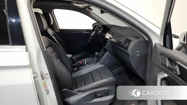 Volkswagen Tiguan second Generation 2019 Белый из Кореи, фото 2