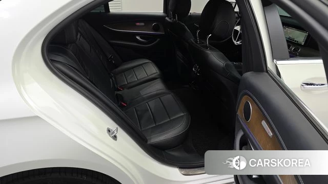 Mercedes-Benz E-Class W213 2021 Белый из Кореи, фото 2