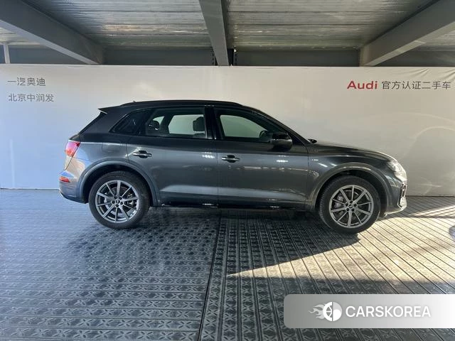 Audi Q5L 2023 Темно-серый из Китая, фото 2