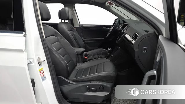 Volkswagen Tiguan second Generation 2021 Белый из Кореи, фото 2