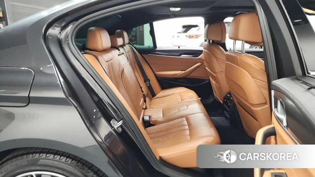 BMW 5 Series (G30) 2023 Черный из Кореи, фото 2
