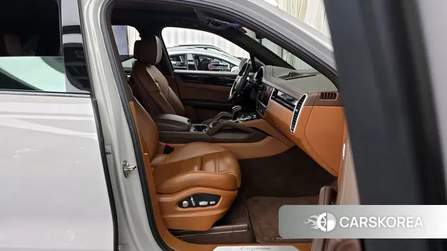 Porsche Cayenne (PO536) 2021 Серый из Кореи, фото 2