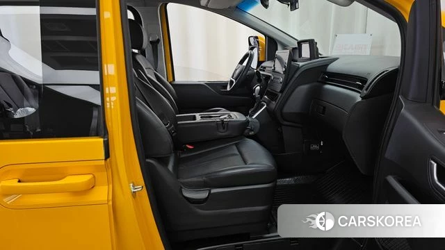 Hyundai Staria 2022 Желтый из Кореи, фото 2