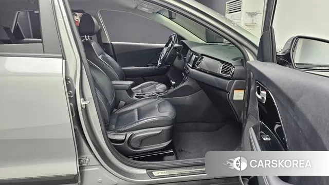 Kia Niro 2018 Серебристо-серый из Кореи, фото 2