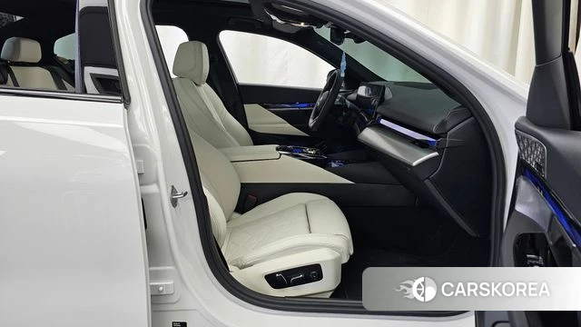 BMW i5 (G60) 2026 Белый из Кореи, фото 2