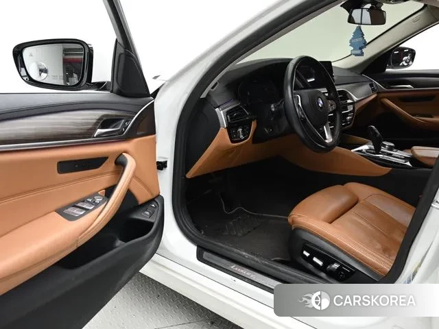 BMW 5 Series (G30) 2020 Белый из Кореи, фото 2