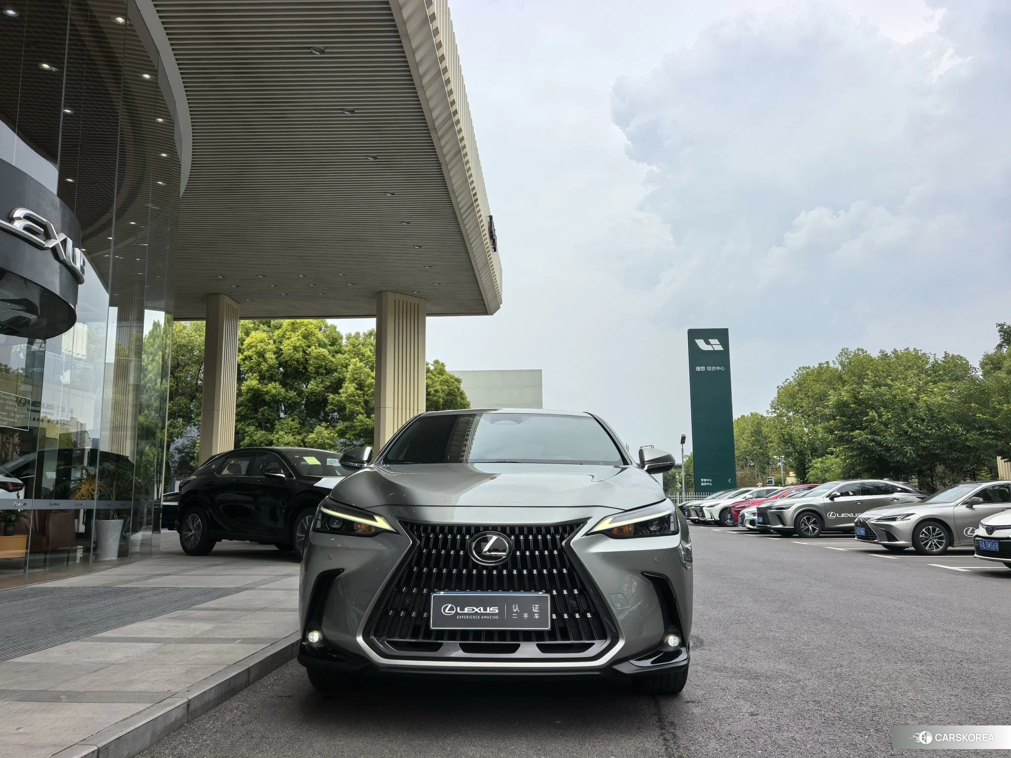 Lexus NX 2023 Серебристо-серый из Китая, фото 2