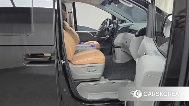 Hyundai Staria 2024 Черный из Кореи, фото 2