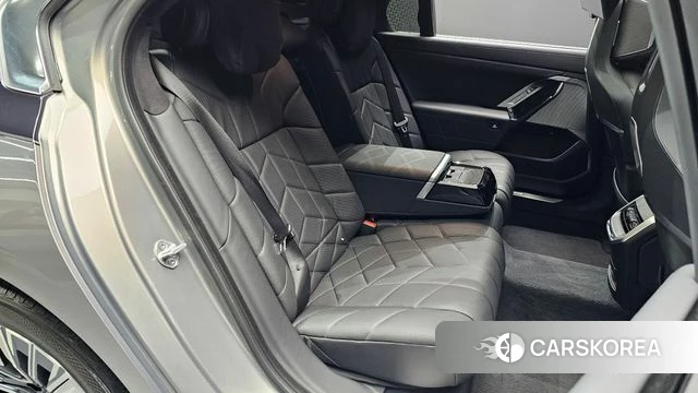 BMW 7 Series (G70) 2023 Серый из Кореи, фото 2