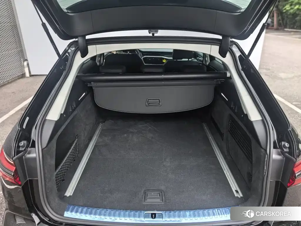 Audi A6 2022 Черный из Китая, фото 2
