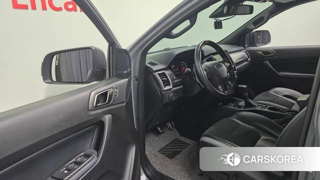 Ford Ranger 3rd Generation 2022 Серебристо-серый из Кореи, фото 2
