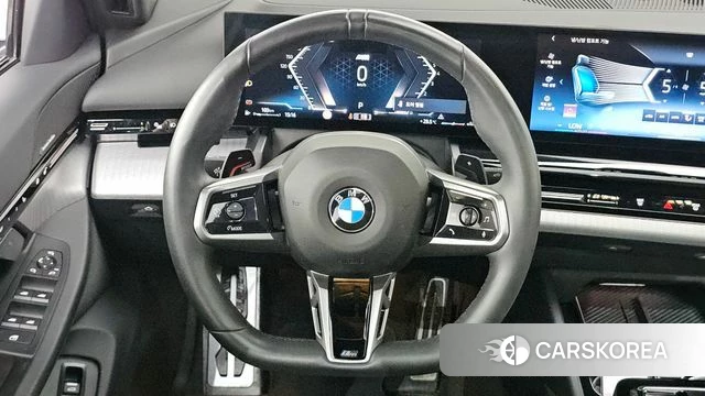 BMW 5 Series (G60) 2024 Белый из Кореи, фото 2