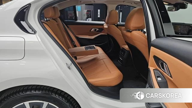 BMW 3 Series (G20) 2023 Белый из Кореи, фото 2