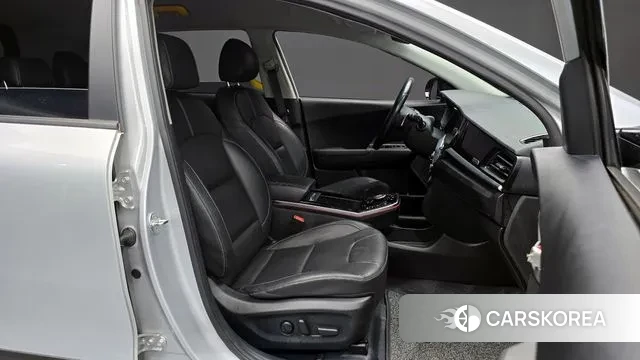 Kia Niro Plus 2023 Серебряный из Кореи, фото 2