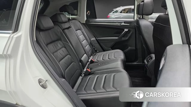 Volkswagen Tiguan second Generation 2022 Белый из Кореи, фото 2