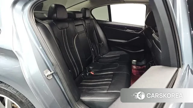 BMW 5 Series (G30) 2018 Цвет галактики из Кореи, фото 2