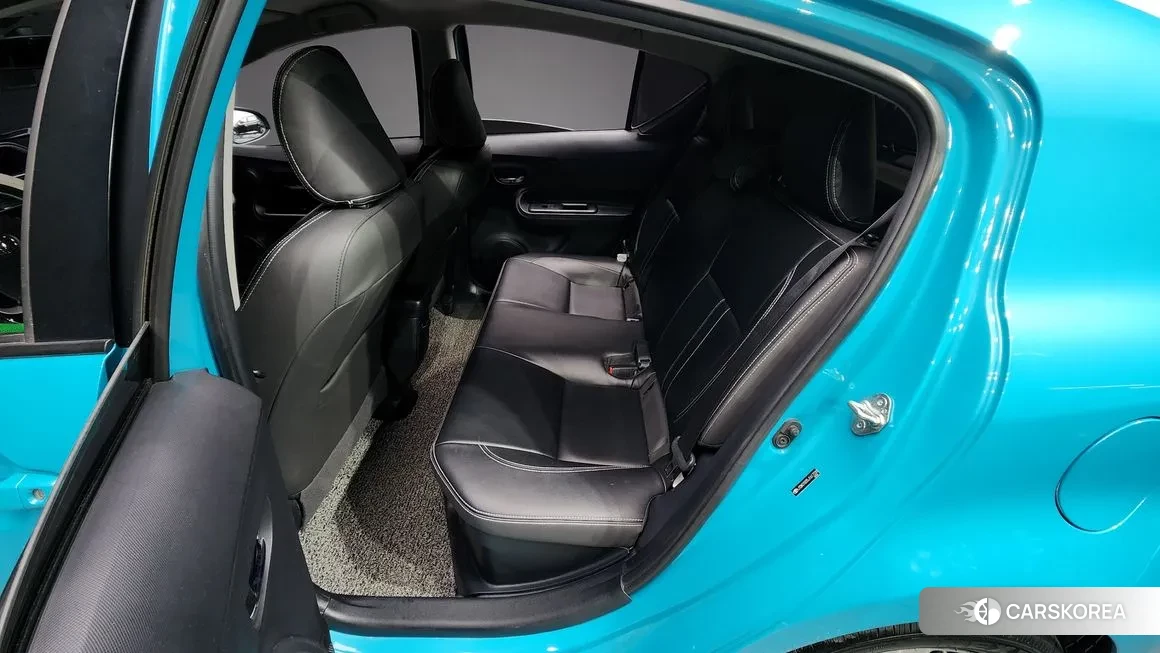 Toyota Prius C 2018 Небесно-голубой из Кореи, фото 2