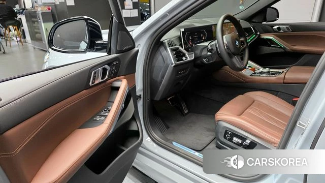 BMW X6 (G06) 2025 Серебристо-серый из Кореи, фото 2