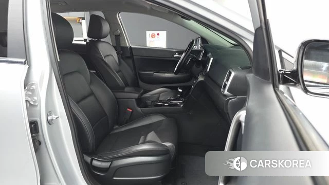 Kia Sportage The Bold 2021 Серебряный из Кореи, фото 2