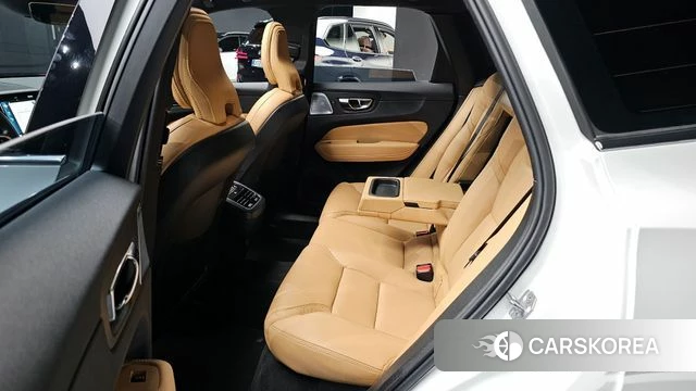 Volvo XC60 second Generation 2021 Белый из Кореи, фото 2