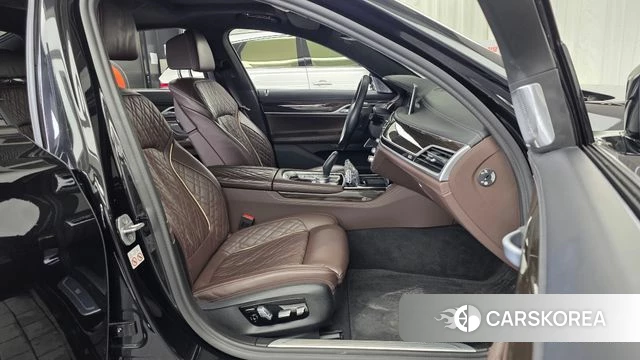 BMW 7 Series (G11) 2021 Черный из Кореи, фото 2