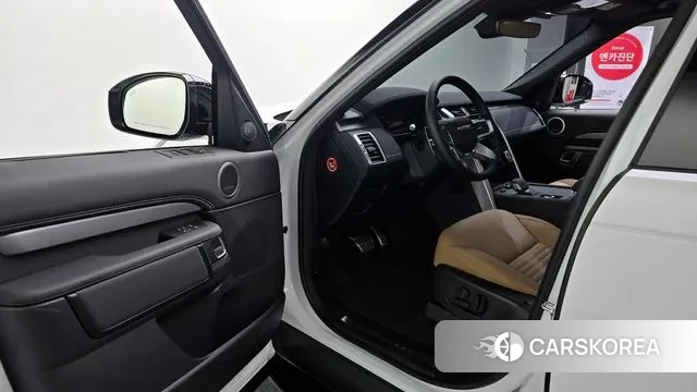 Land Rover Discovery 5 2024 Белый из Кореи, фото 2