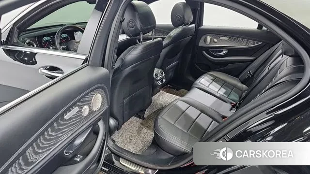 Mercedes-Benz E-Class W213 2021 Черный из Кореи, фото 2