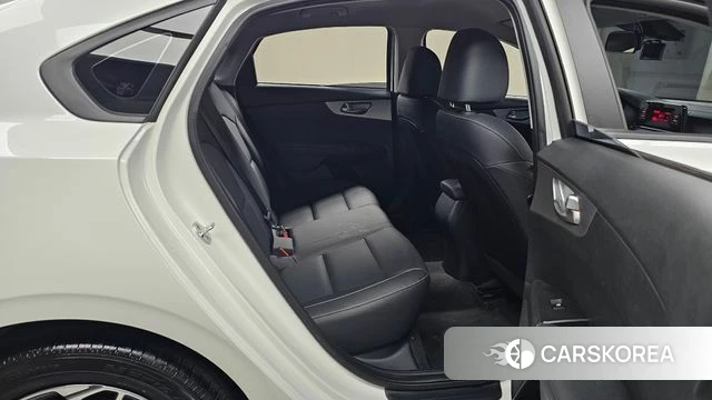 Kia The New K3 2nd generation 2021 Белый из Кореи, фото 2