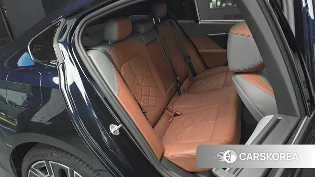 BMW 5 Series (G60) 2025 Черный из Кореи, фото 2