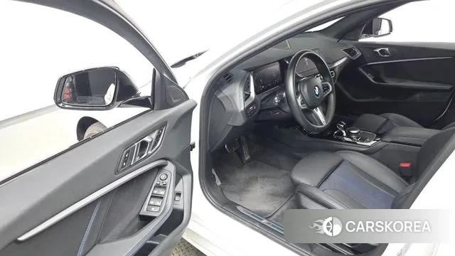 BMW 1 Series (F40) 2024 Белый из Кореи, фото 2