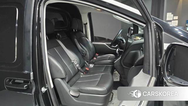 Hyundai Staria 2021 Черный из Кореи, фото 2